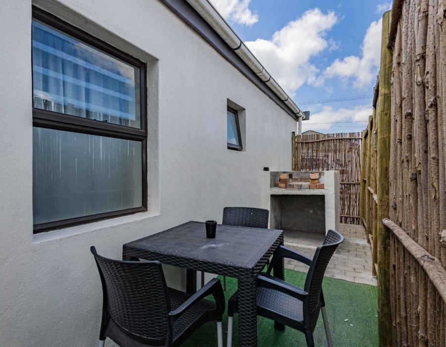 To Let 2 Bedroom Property for Rent in Oakdale Western Cape